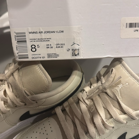 Air Jordan 1 Low - Picture 6 of 6